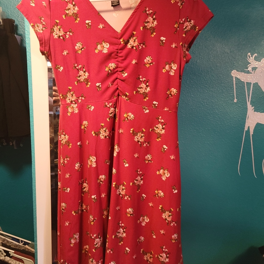 Brand: Justify. Size: Small. Color: Red with flowers